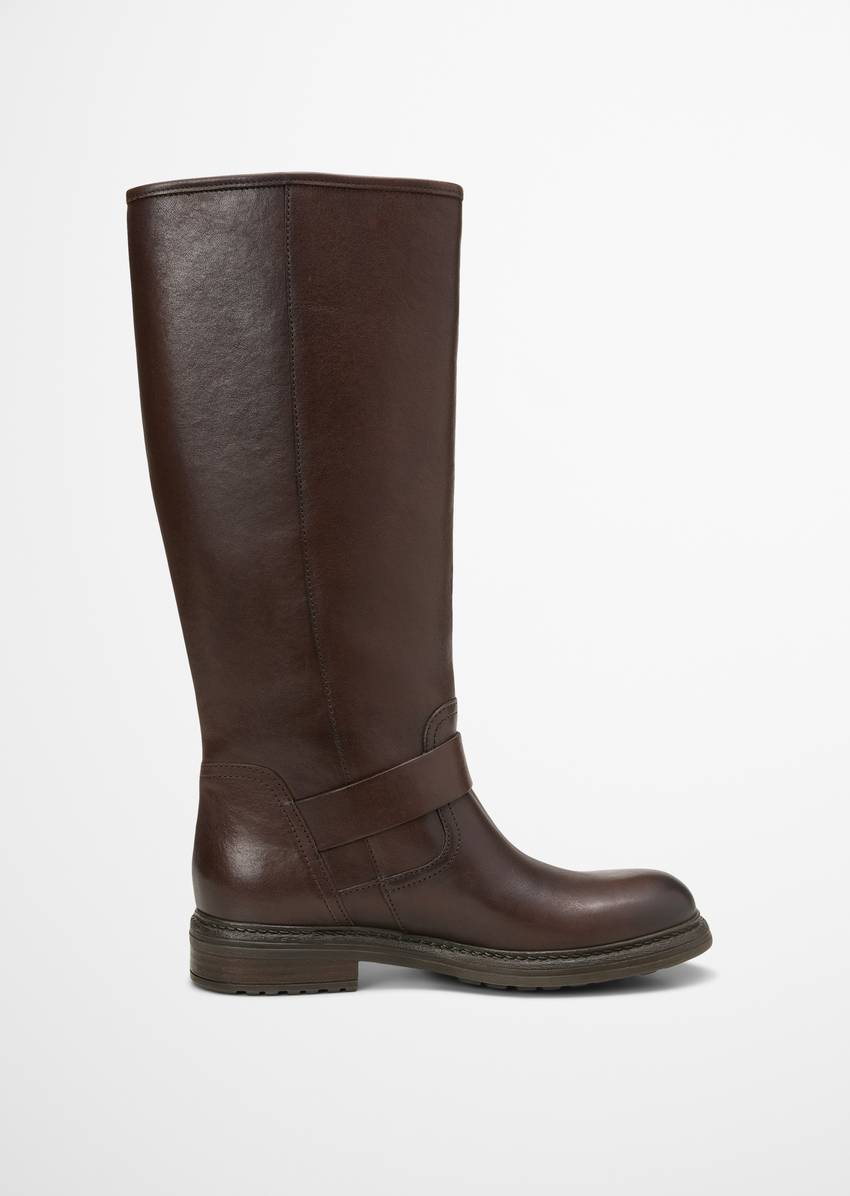 Long-shaft boots with two decorative straps