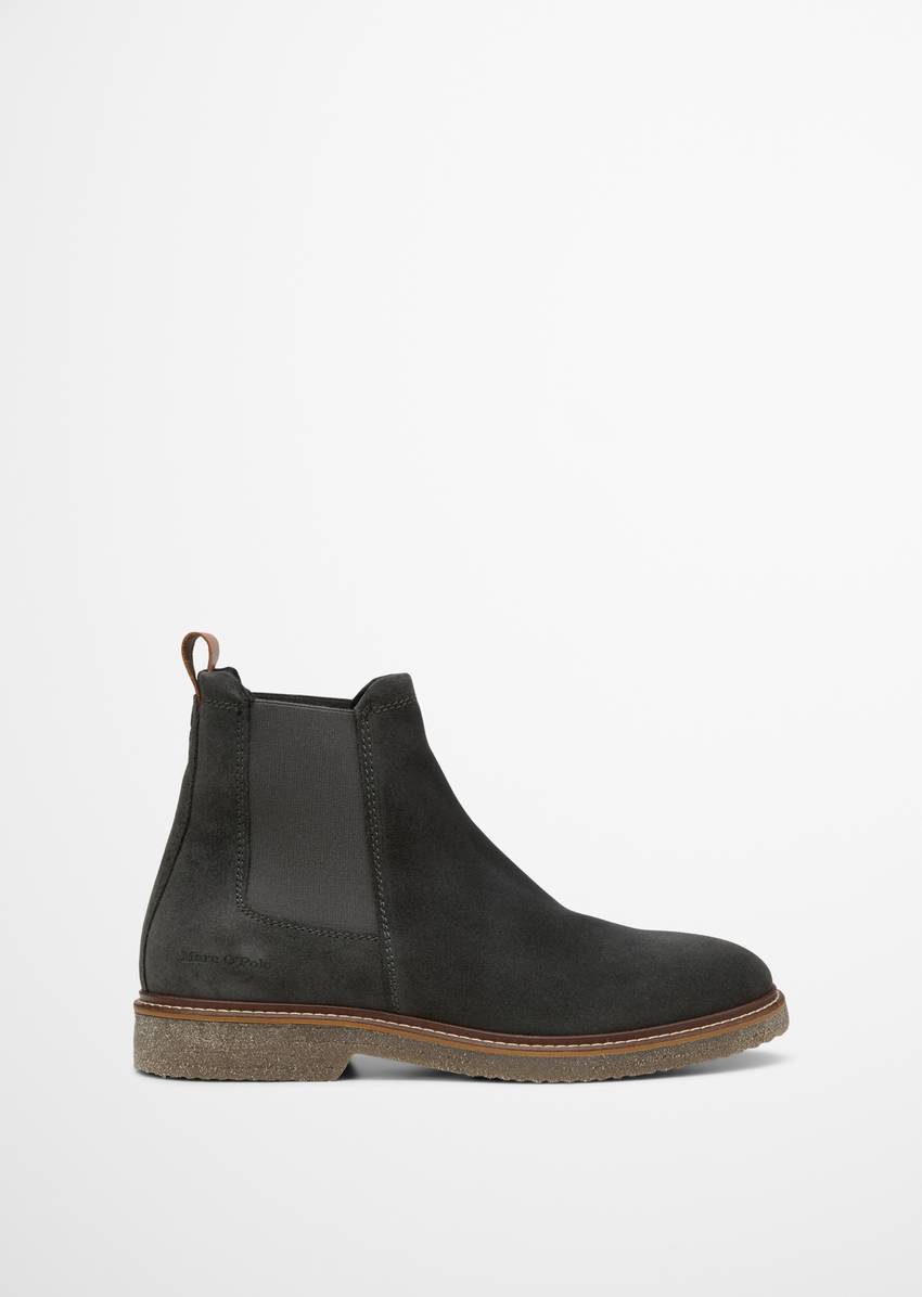 Chelsea boot model Linus made from soft suede cowhide