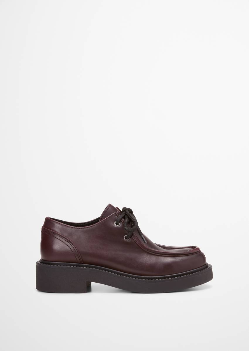 Derby lace-up made from fine calfskin