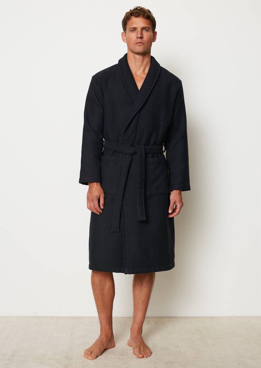 Premium men bathrobe made of waffle piqué and terry inside