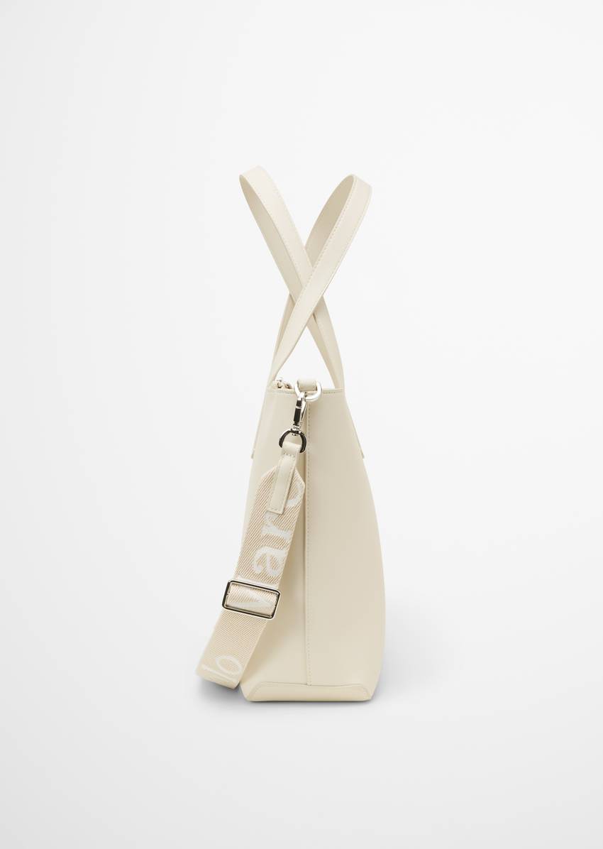 Shopper medium made from a leather alternative made from recycled polyester