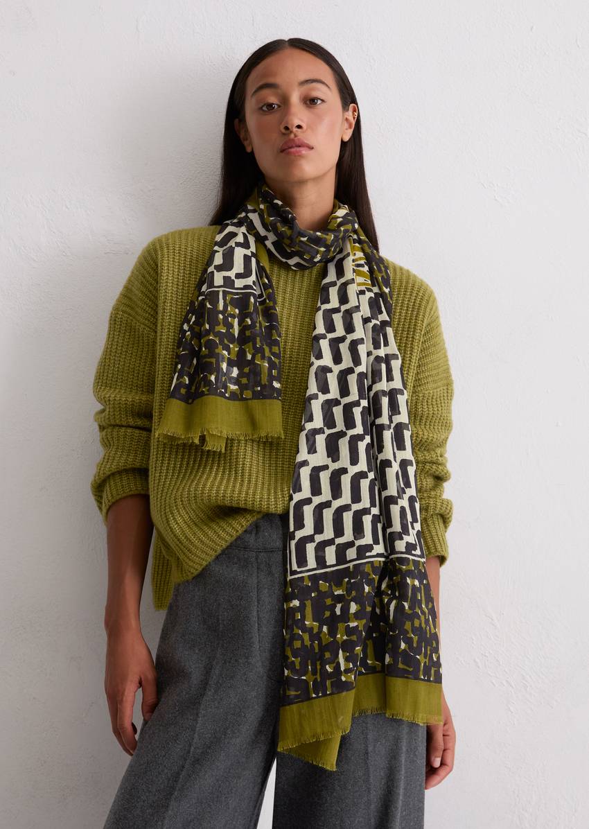 Scarf with all-over print with TENCEL™ Lyocell