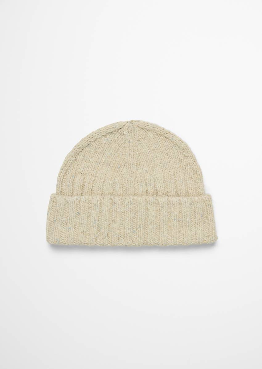 Knitted cap made from a soft sheep's wool mix