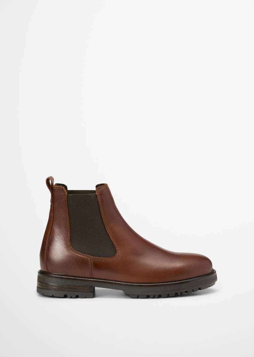Chelsea boot made from fine cowhide
