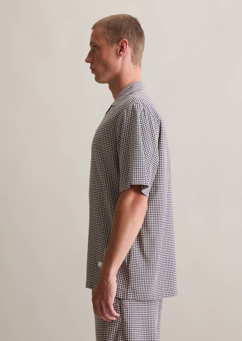 Regular short-sleeved shirt made from soft viscose