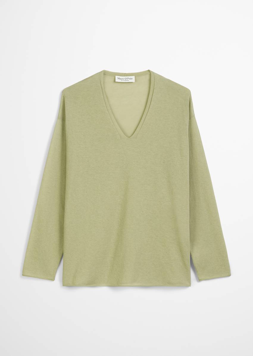 Fine knit sweater loose made from an organic cotton mix