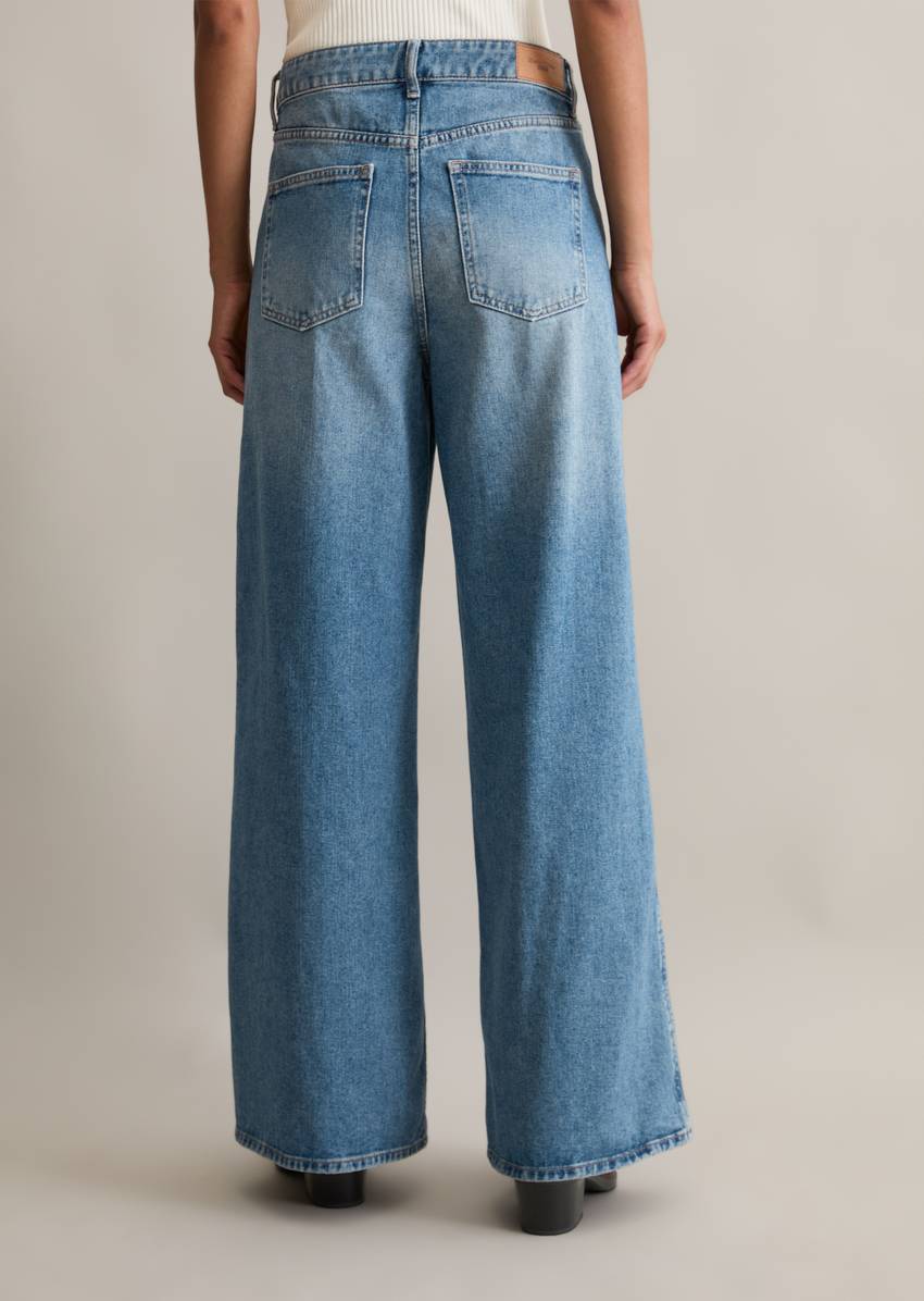 Jeans model Anjo extra wide made from rigid denim