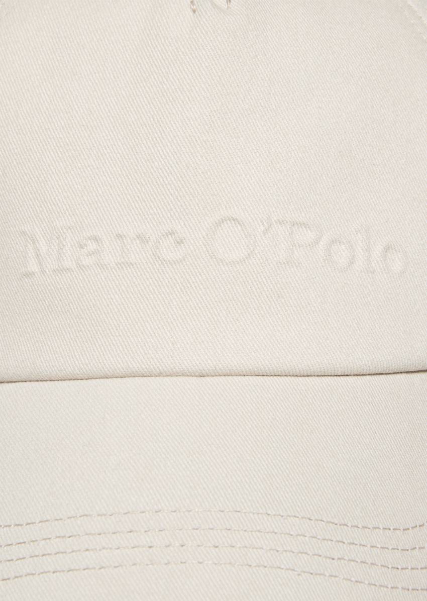 Cap made from high-quality organic twill