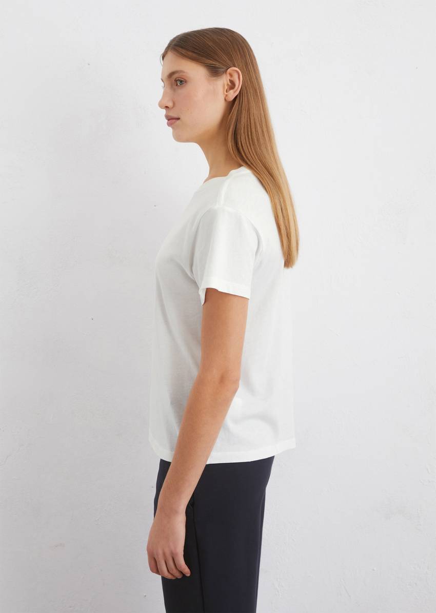Loose basic T-shirt made of organic cotton