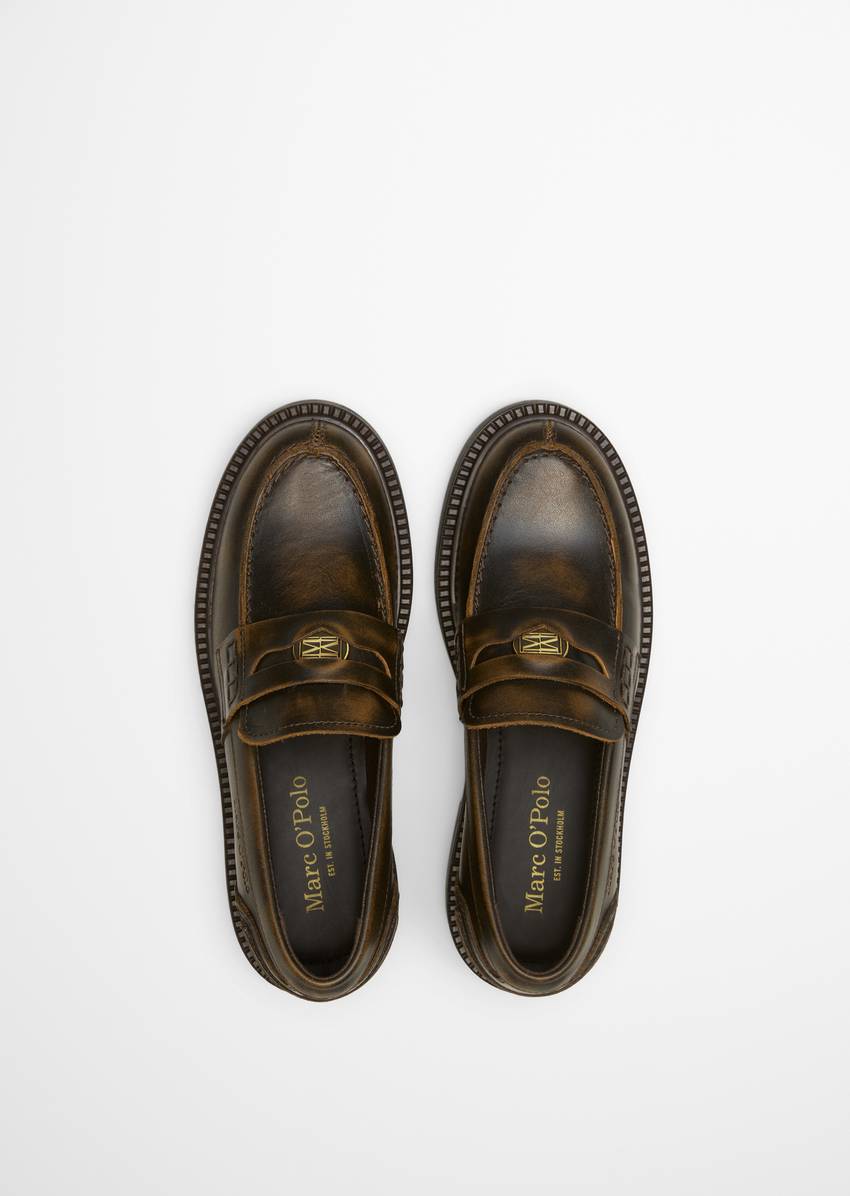 Penny loafer with logo coin
