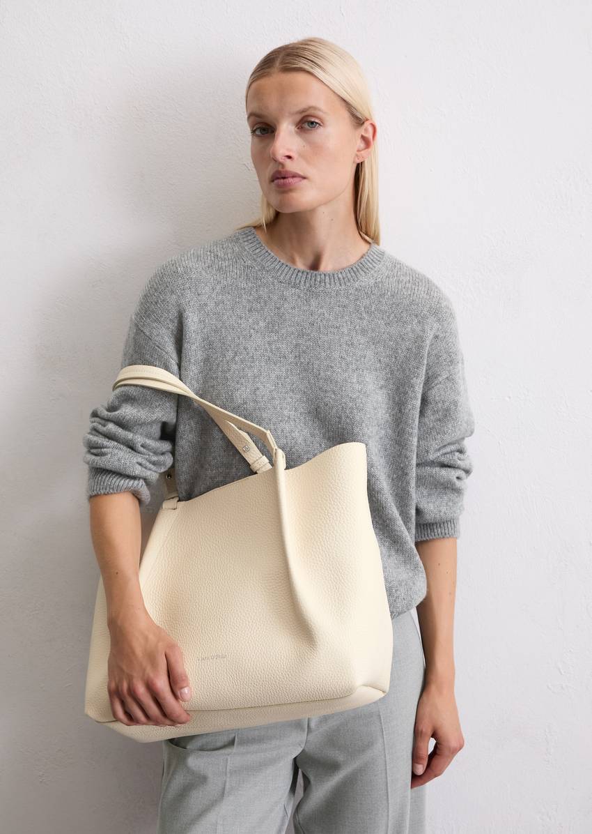 Shopper medium made from grained cowhide