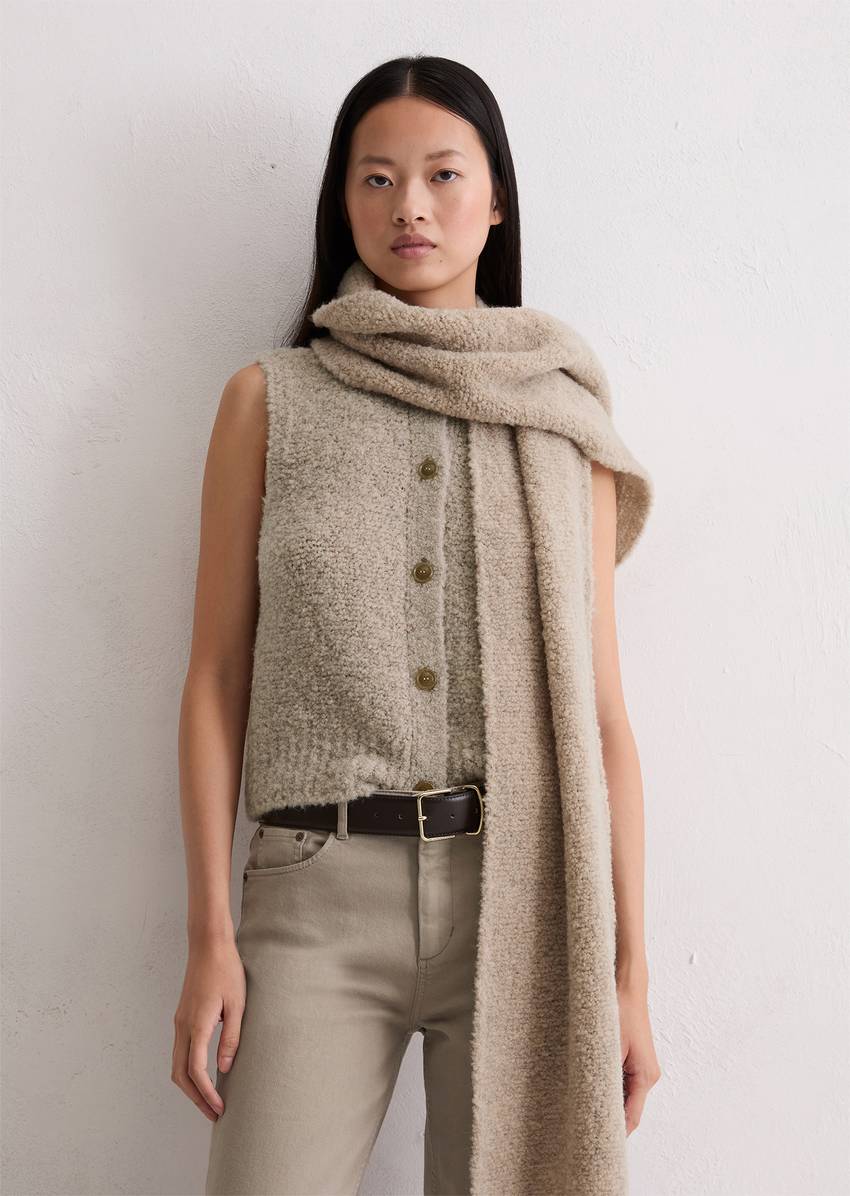 Regular sleeveless cardigan made from a wool/alpaca wool mix