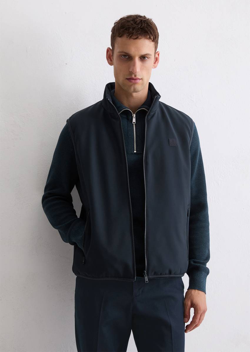 Reversible vest made from softshell and quilting