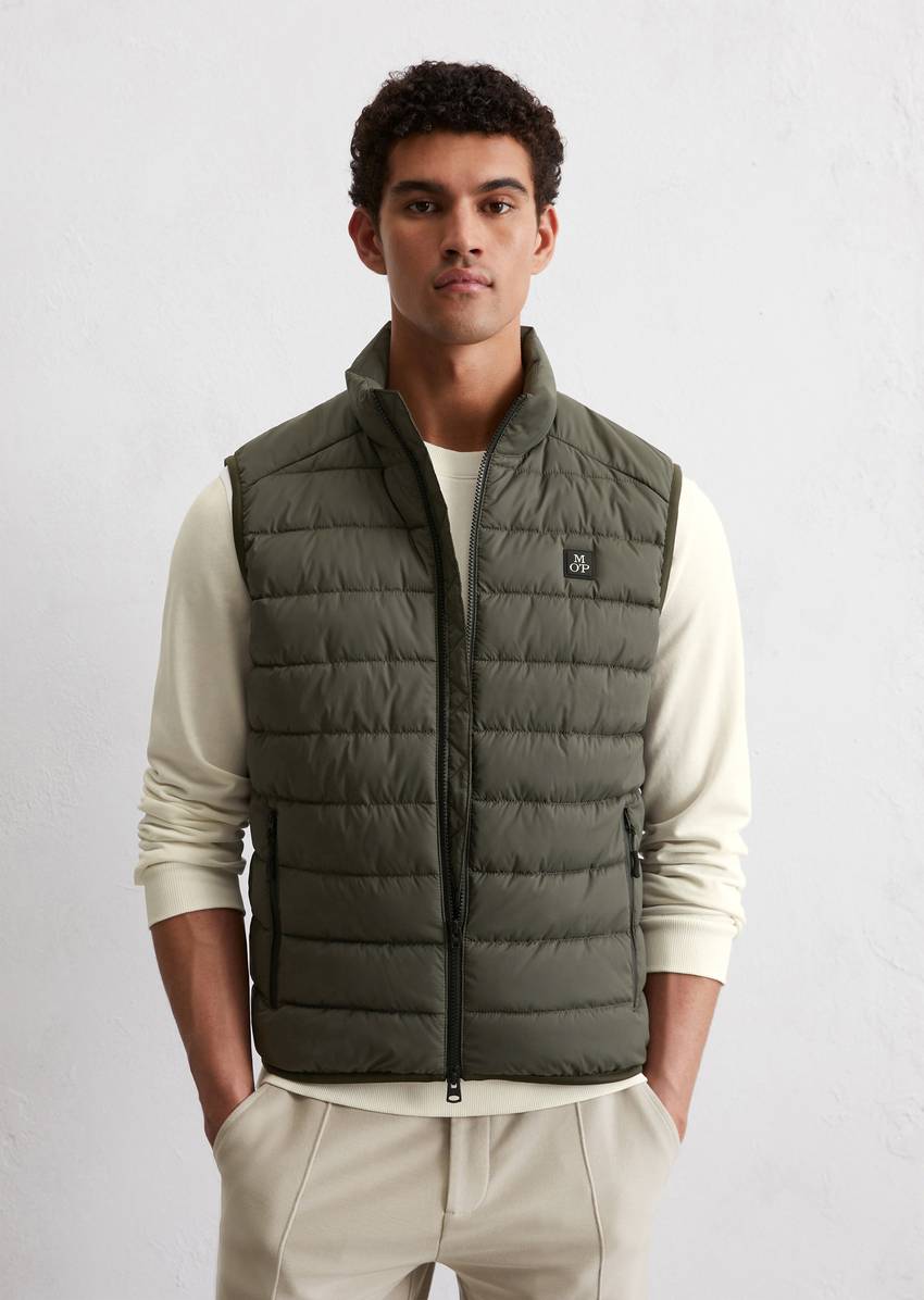 Regular quilted vest with practical pannier
