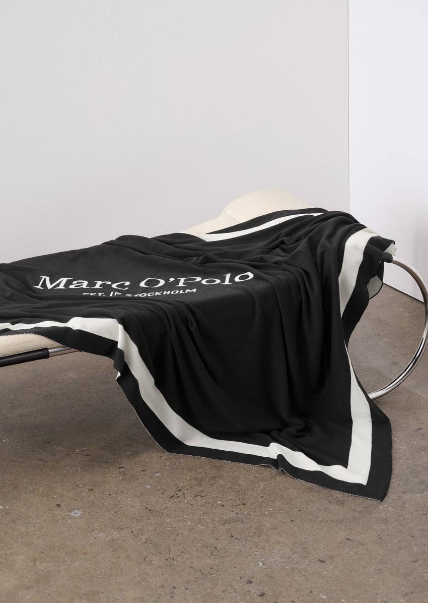 Jacquard statement plaid made from double-knitted organic cotton