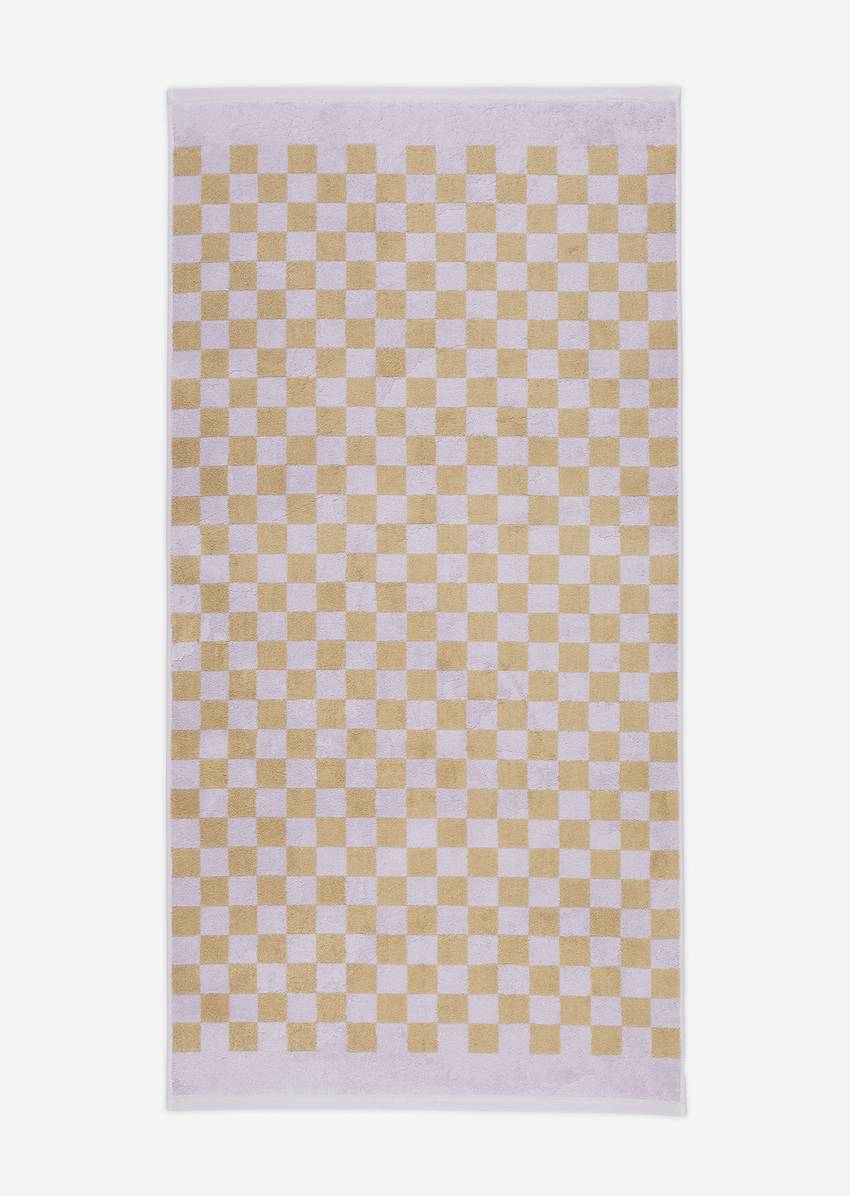 Guest towel Model Checker with jacquard check pattern