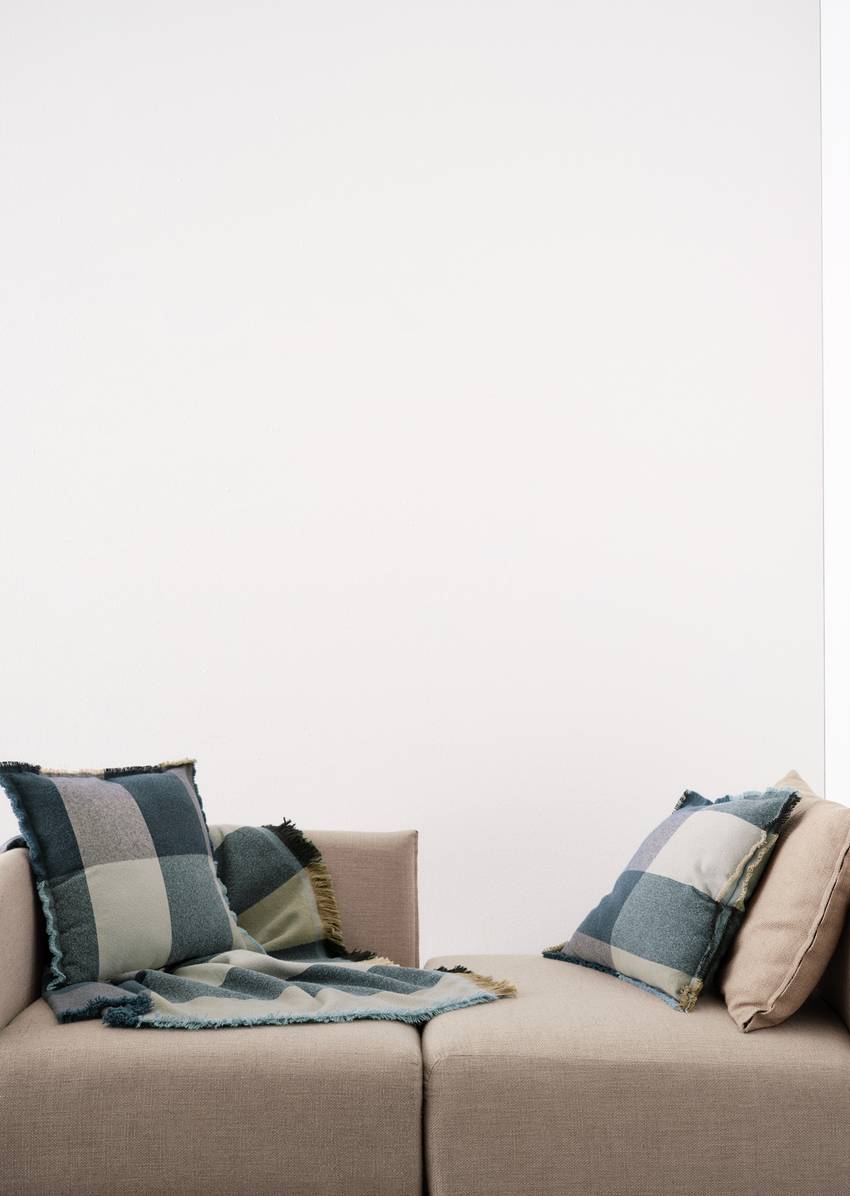 Decorative cushion model Eryk made from a soft twill blend