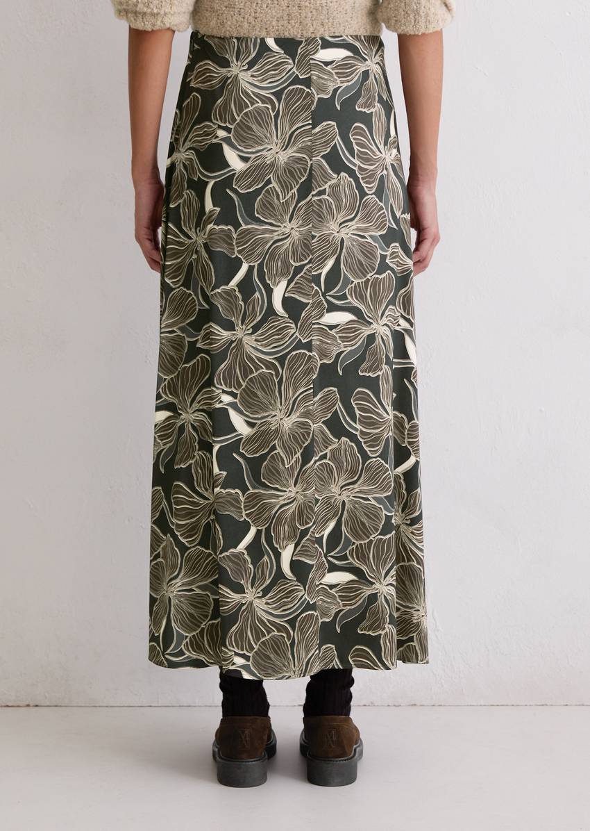 Flared maxi skirt shaped made from premium viscose stretch