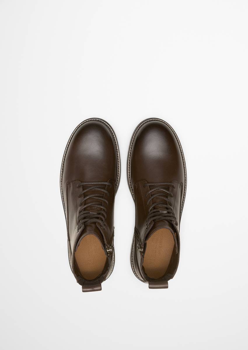 Lace-up boots made from fine suede cowhide