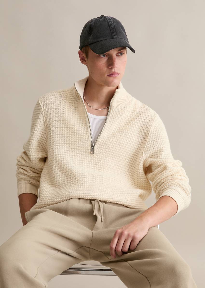 Relaxed knit troyer with a striking structure