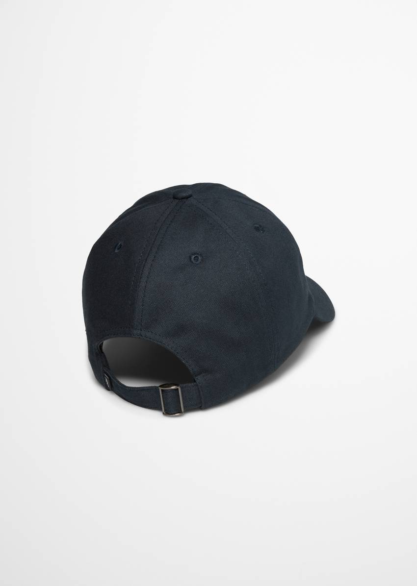 Cap made from high-quality organic twill