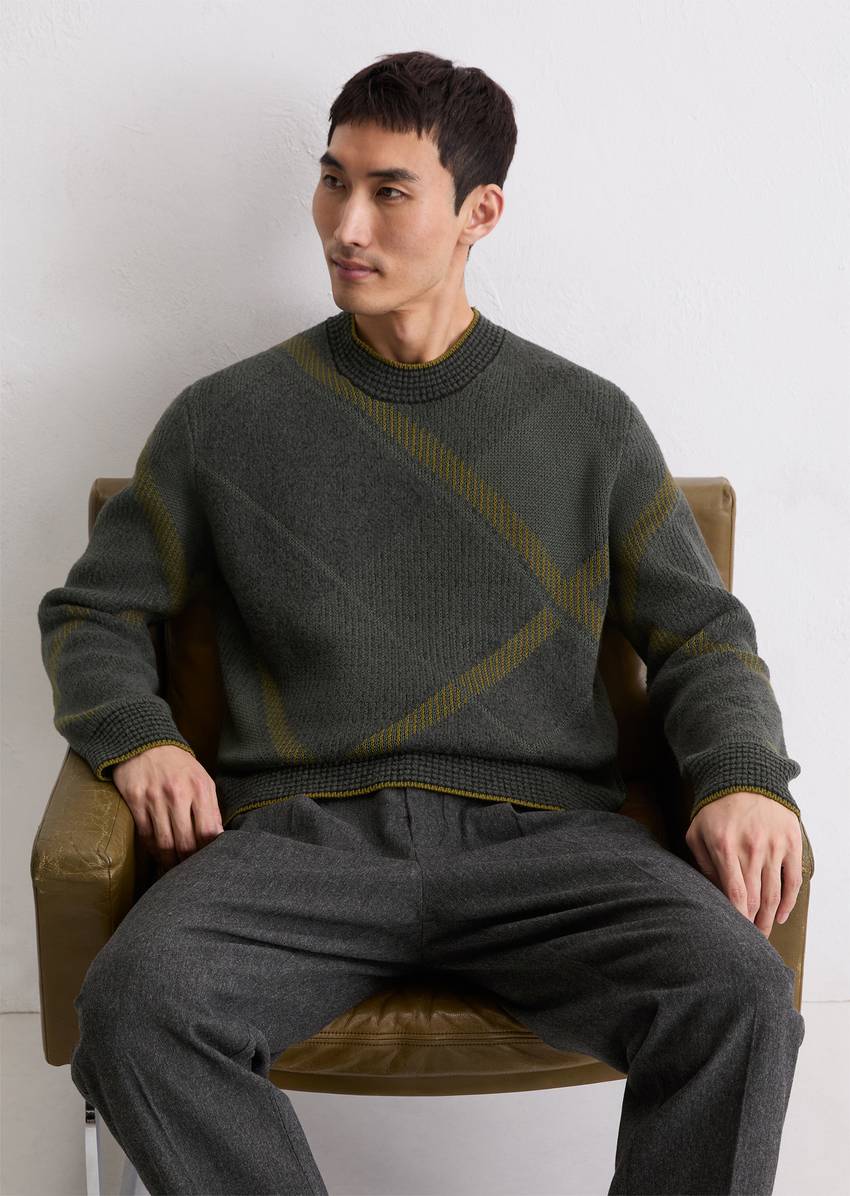 Sweater regular with color and texture mix