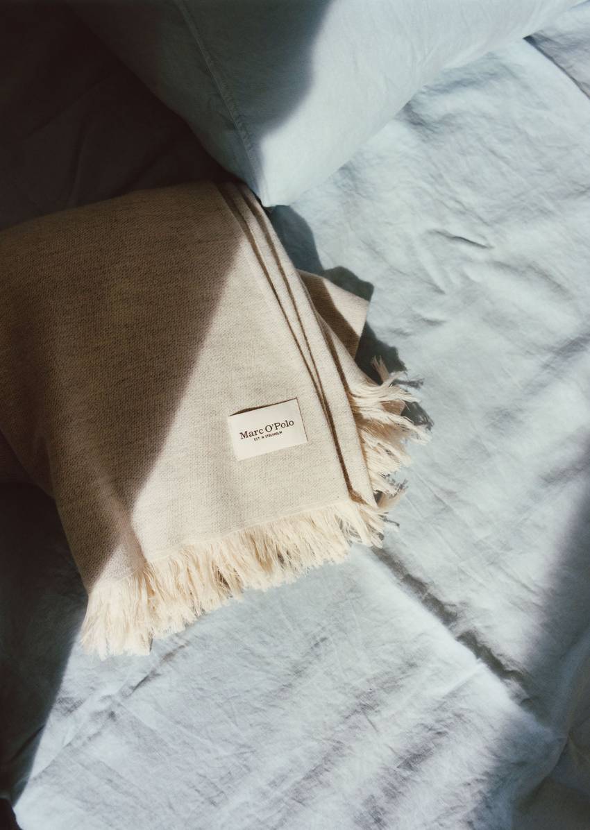 PER throw made of a soft blend of organic cotton and cashmere