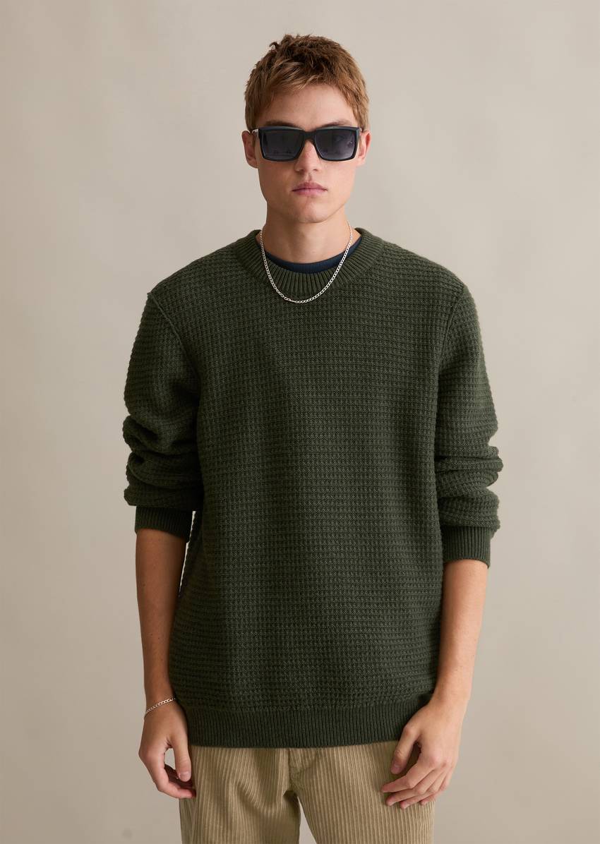 Wool sweater relaxed with a striking structure