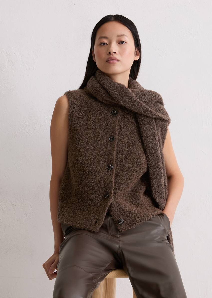 Regular sleeveless cardigan made from a wool/alpaca wool mix