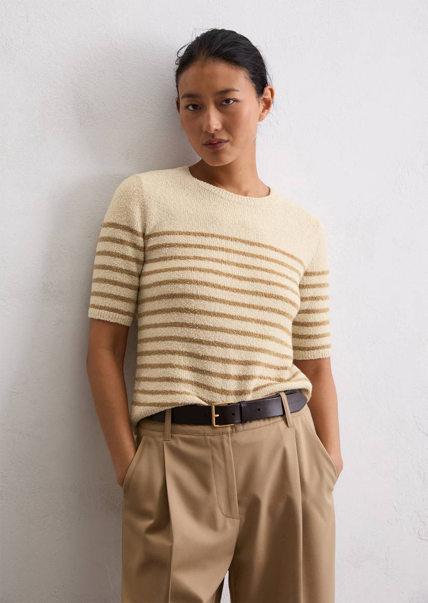 Striped short-sleeved pullover slim made from bouclé yarn