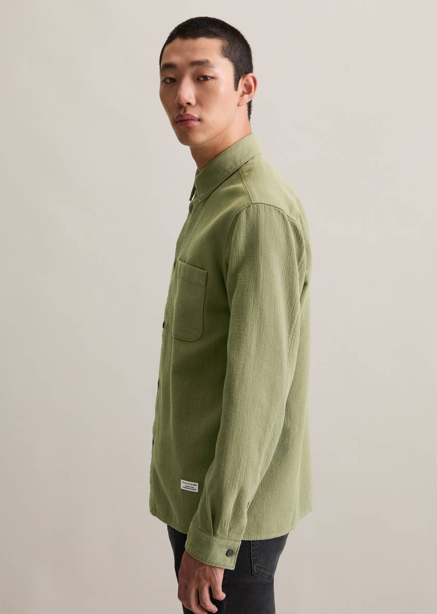 Regular shirt with fine structure