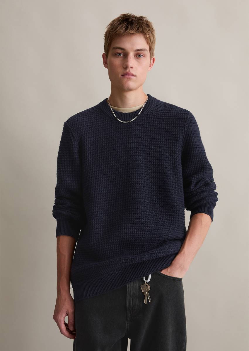 Wool sweater relaxed with a striking structure