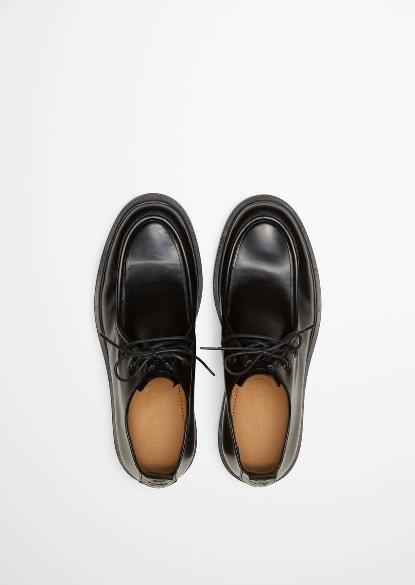 Derby lace-up made from smooth cowhide