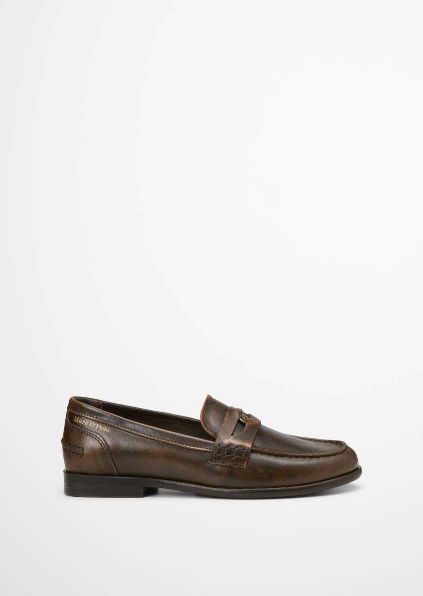Penny loafer made from cowhide in a vintage look