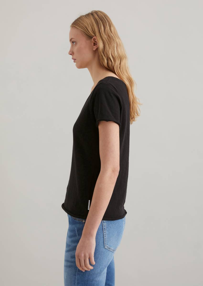 V-neck T-shirt, regular fit made from organic cotton slub jersey
