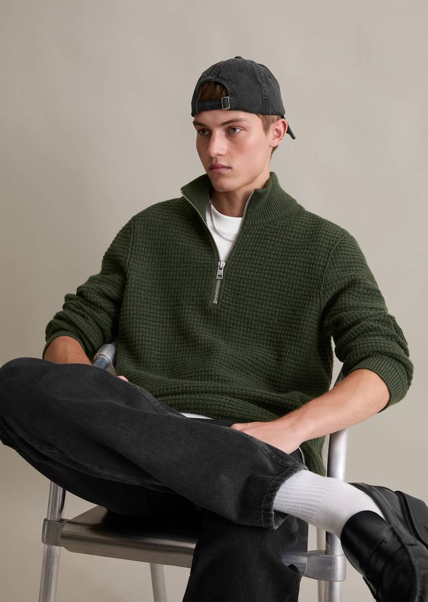 Relaxed knit troyer with a striking structure
