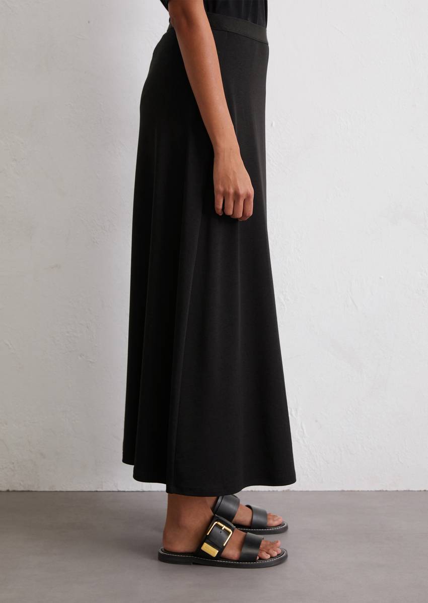 A-line jersey skirt made from a stretchy viscose blend