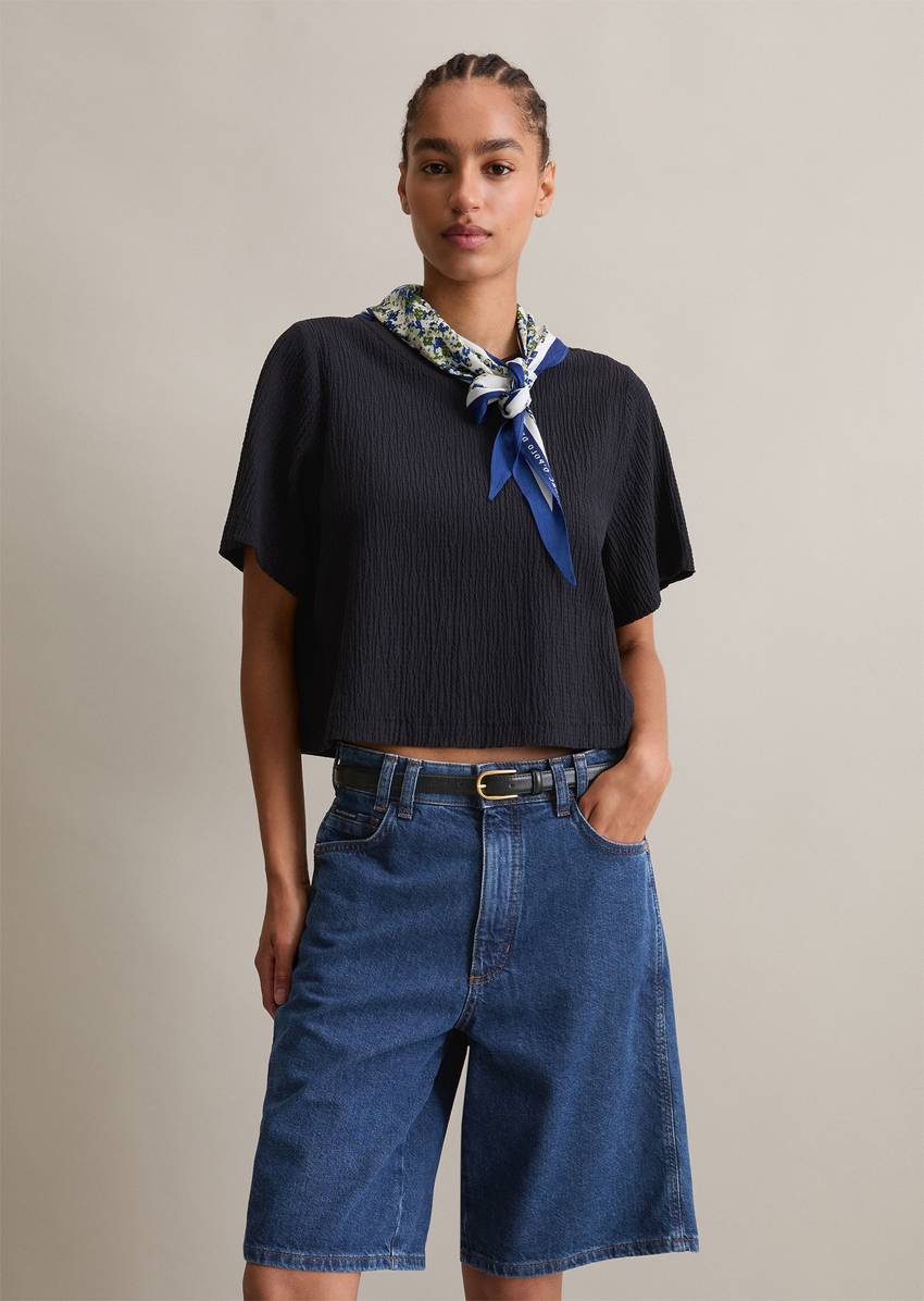 Relaxed blouse shirt with a striking structure