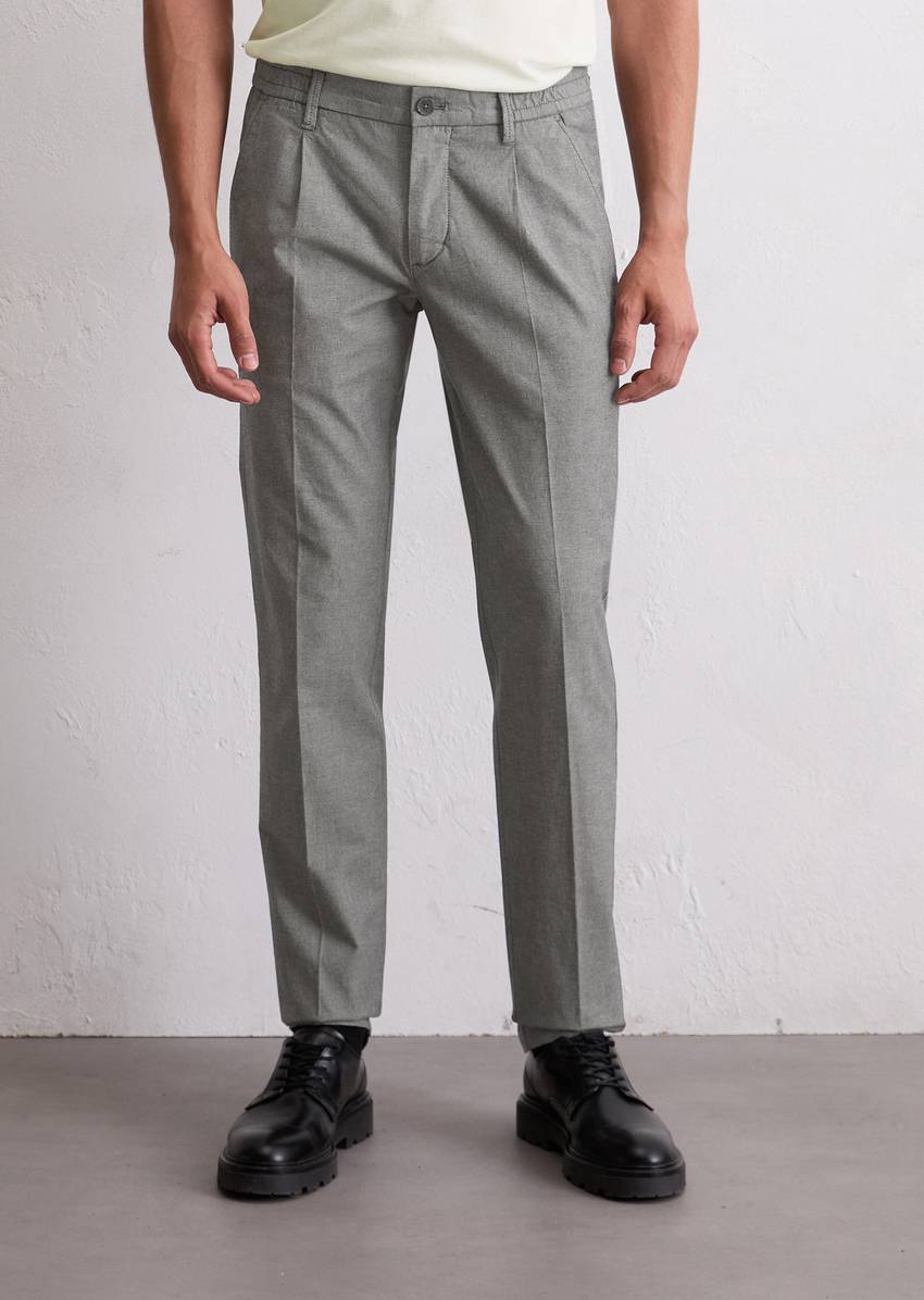 Chino Model Stig Jogger pleats shaped made from an organic cotton blend