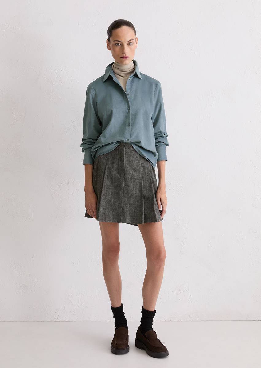 Fitted velvet blouse made from an organic cotton-viscose blend