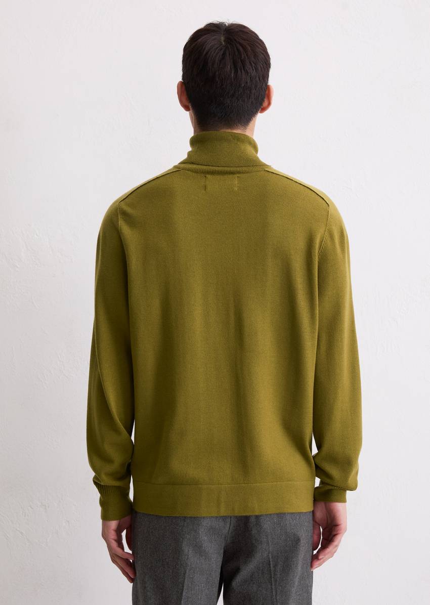 Regular turtleneck sweater made from soft merino wool