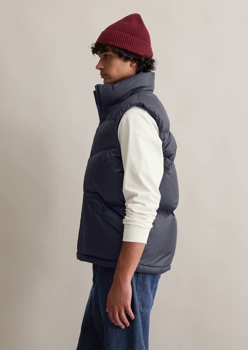 Regular puffer down vest made from water-repellent performance polyester