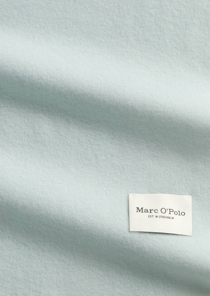 Scarf with fringes made from soft new wool