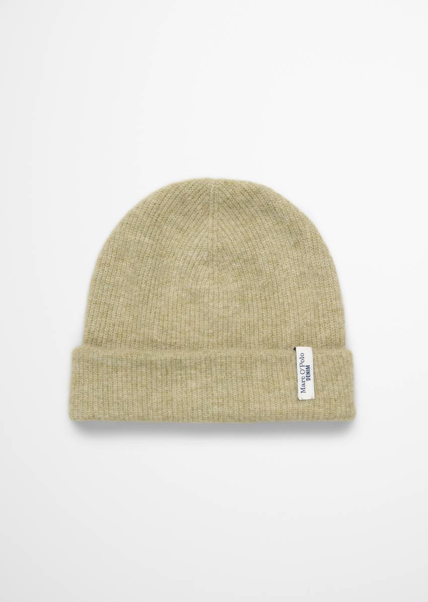 Knitted cap made from a virgin wool/alpaca wool mix