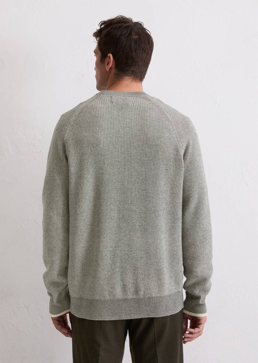 Sweater regular made from a soft cotton/virgin wool blend
