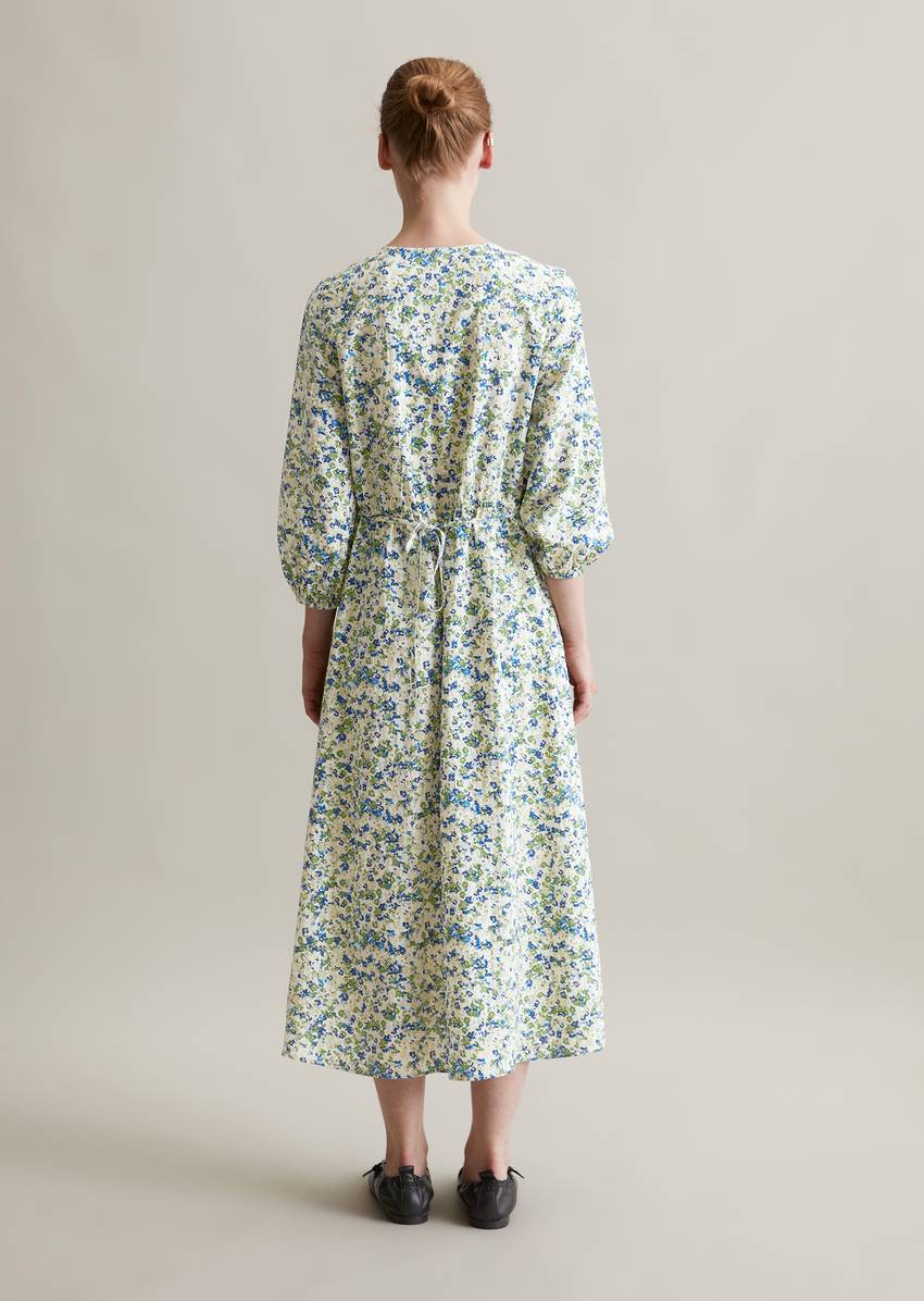 Relaxed crinkle print dress made from a viscose blend with a seersucker effect