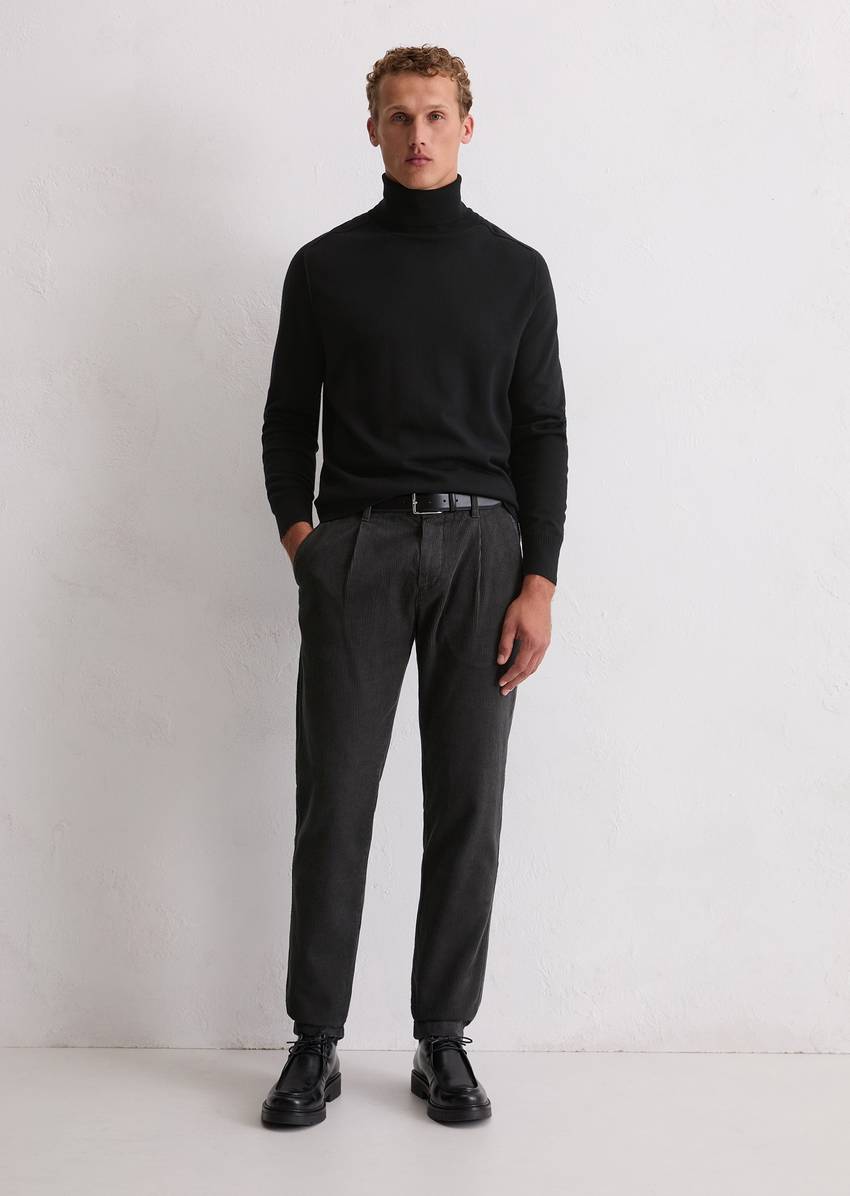 Regular turtleneck sweater made from soft merino wool