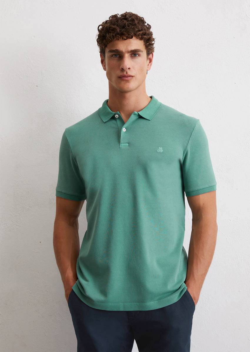 Piqué shaped polo shirt made of organic stretch cotton fabric
