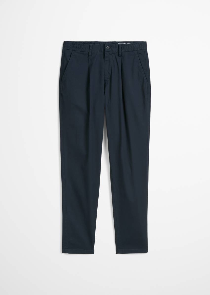 Chino Model Morot Jogger Pleats made from an organic cotton blend
