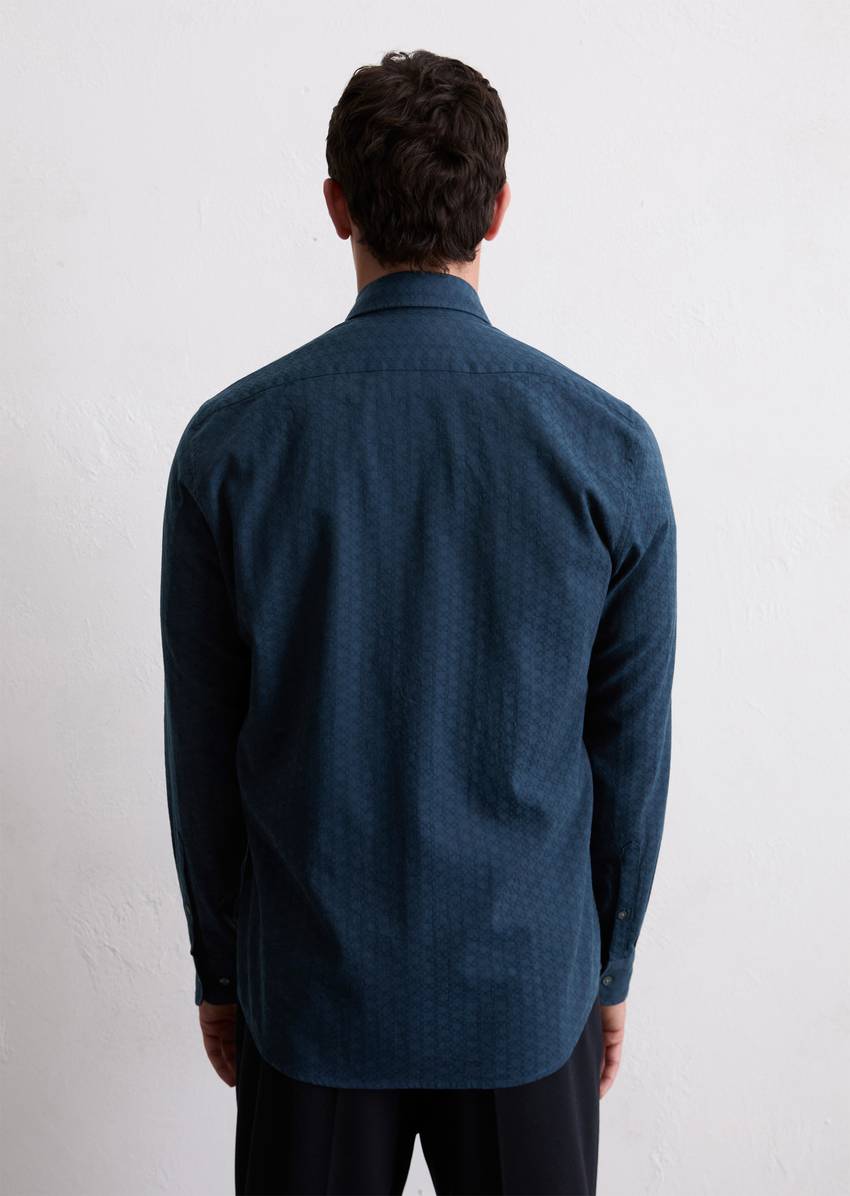 Shirt shaped with graphic pattern structure